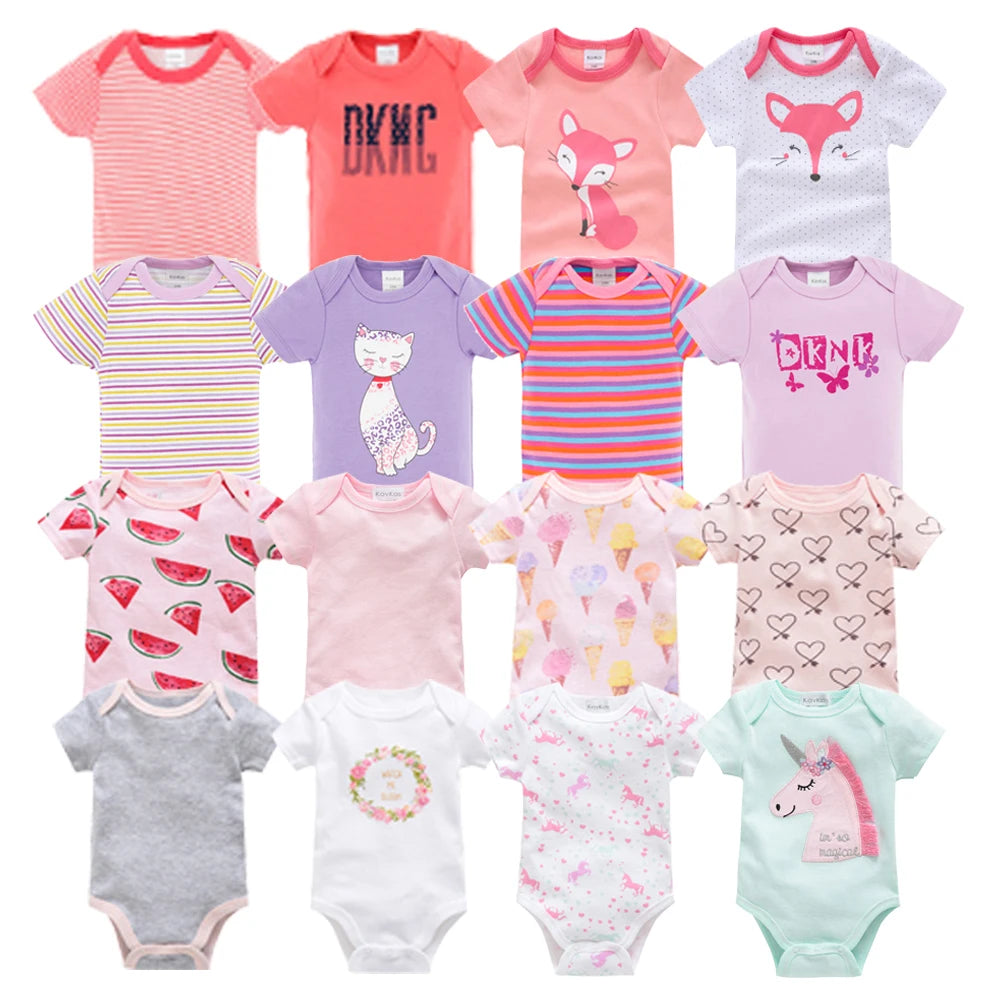 Une collection de sept grenouillères pour bébé en coton doux, présentant divers motifs tels que des animaux, des rayures, des cœurs et des imprimés de fruits. Disposés en quatre rangées, ils se déclinent dans des couleurs allant du rose et lavande au blanc et gris. Chaque Lot de 7 Bodies Bébé Imprimés Unis de BABY-PREMA est équipé de boutons pression pratiques pour un habillage facile.
