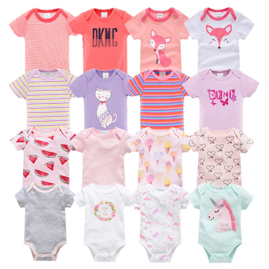 Une collection de sept grenouillères pour bébé en coton doux, présentant divers motifs tels que des animaux, des rayures, des cœurs et des imprimés de fruits. Disposés en quatre rangées, ils se déclinent dans des couleurs allant du rose et lavande au blanc et gris. Chaque Lot de 7 Bodies Bébé Imprimés Unis de BABY-PREMA est équipé de boutons pression pratiques pour un habillage facile.