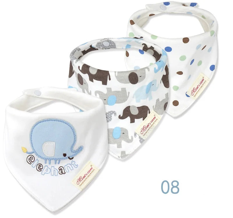 Trois Lot de 3 pièces Bavoirs Bébé de BABY-PREMA sont présentés, chacun avec un design différent. Le premier bavoir est blanc avec un éléphant bleu brodé et le mot « éléphant ». Le deuxième bandana bavoir présente un motif d'éléphants bleus, gris et noirs. Le troisième bavoir est blanc à pois bleus et verts, le tout confectionné en coton de haute qualité.