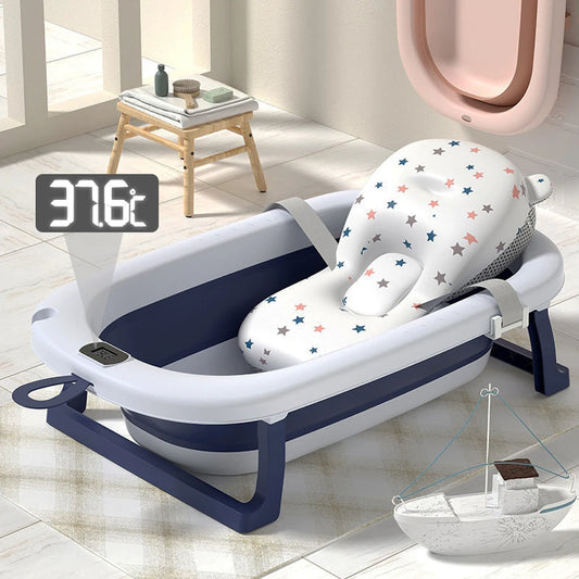 Un siège de bain bébé avec motif étoile reposant dans une baignoire en silicone pour Bébé BABY PREMA, équipé d'un affichage de température indiquant
