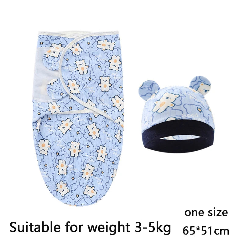 Un ensemble bain bébé comprenant une Couverture Emmaillotage Bébé | Gigoteuse bleue BABY PREMA et un bonnet assorti à motif floral, adapté aux nourrissons pesant de 3 à 5 kg.