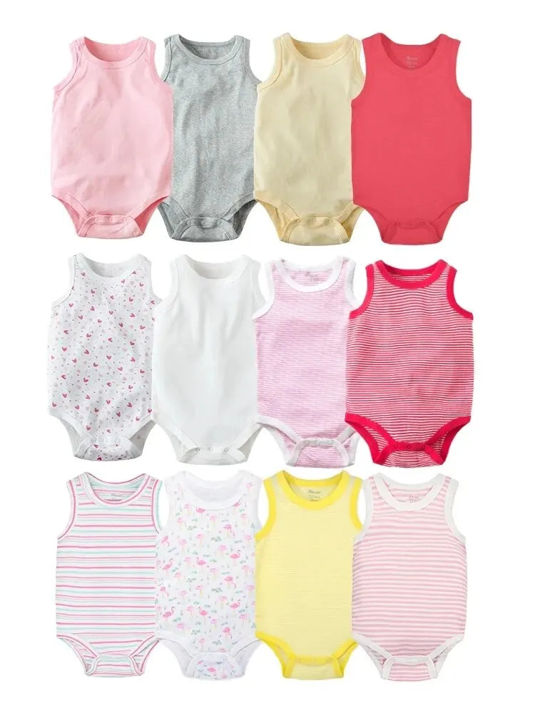 Une collection de douze bodys d'été pour bébé, disposés sur trois rangées. Ils présentent différents motifs et couleurs, notamment du rose uni, du gris, du jaune, du rouge, du blanc, des motifs floraux et différents motifs à rayures. Le **Pack Cadeau 3 Bodies Bébé d'été** de **BABY PREMA** existe en version sans manches et à manches courtes.