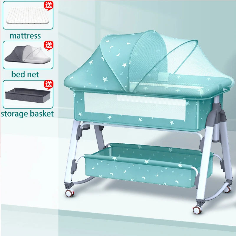 Un berceau Lit Bébé Multifonction Pliant moderne avec un matelas et un auvent réglable, doté d'équipements supplémentaires comme une moustiquaire et un panier de rangement, conçu pour le confort du nourrisson et celui des parents par BABY PREMA.