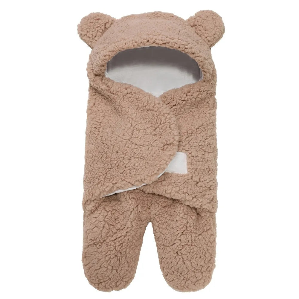 Peluche Couverture Cocoon Nid d'Ange bébé banderole avec capuche, oreilles et accessoires bébé nécessaires par BABY PREMA.