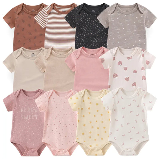 Une présentation de douze grenouillères pour bébé dans diverses couleurs et motifs pastel, notamment des rayures, des pois et des imprimés de petits fruits. Ces Lot 6 Body Coton Bébé Manches Courtes de BABY PREMA comportent des manches courtes et des boutons pression pratiques pour un changement facile.