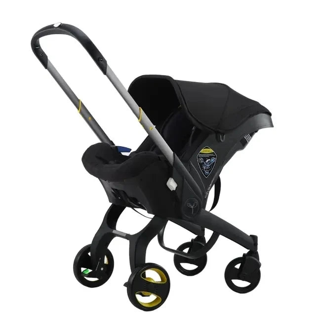 Poussette bébé noire et grise avec fixation pour siège auto, cette Poussette bébé 4 en 1 Multifonctions BABY-PREMA est dotée d'une poignée incurvée, de quatre roues aux accents jaunes et d'un pare-soleil recouvrant le siège auto. Le design est moderne et élégant, offrant commodité et style aux parents en déplacement.