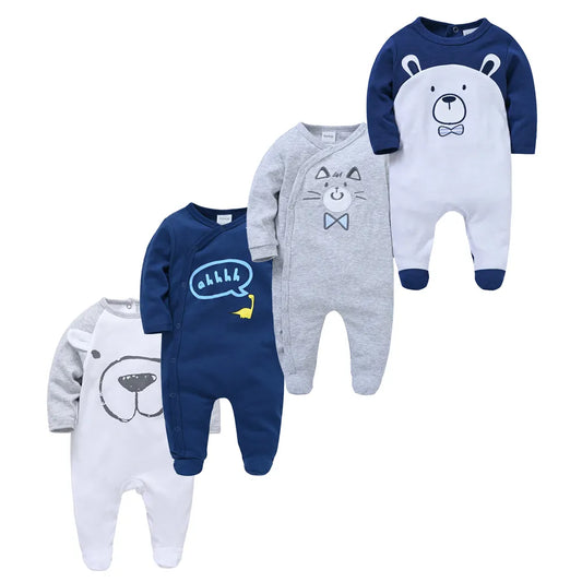 Quatre charmantes combinaisons bébé d'affilée, chacune un délicieux vêtement nouveau-né : un visage d'ours blanc, une barboteuse bébé bleue avec bulle, une tête de chat gris et un ours blanc avec des manches bleues. Fabriqué en coton grenouillère doux pour un confort ultime. Présentation du Lot de 3 ou 4 Grenouillères Garçon Fille de BABY PREMA.