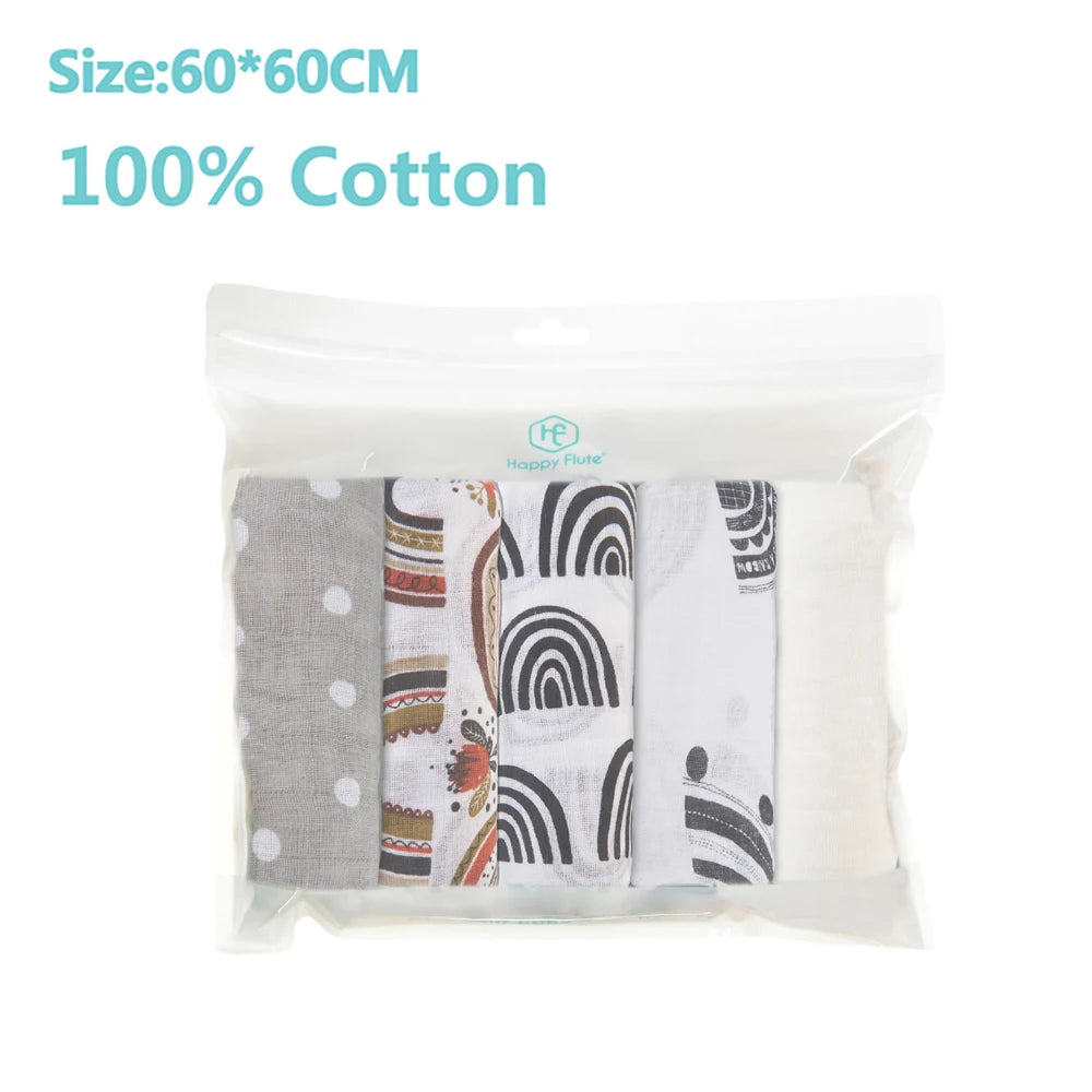 Pack de quatre Langes Lot de 5 pièces Mousseline Coton & Bambou aux motifs variés, soigneusement emballés et prêts à être utilisés, mesurant 60 x 60 cm par BABY PREMA.