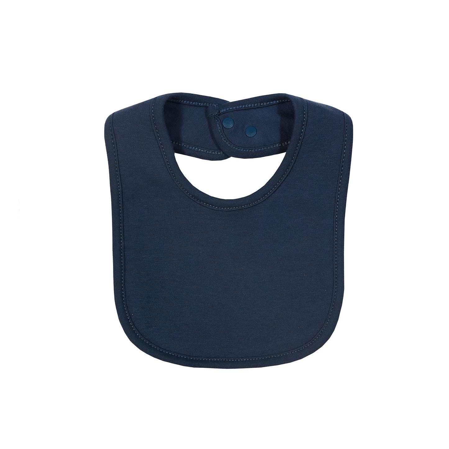 Un Bavoir Bébé en Coton Bio uni bleu marine avec boutons pression, isolé sur fond blanc, est un accessoire bébé indispensable pour maintenir l'hygiène lors des tétées de BABY PREMA.