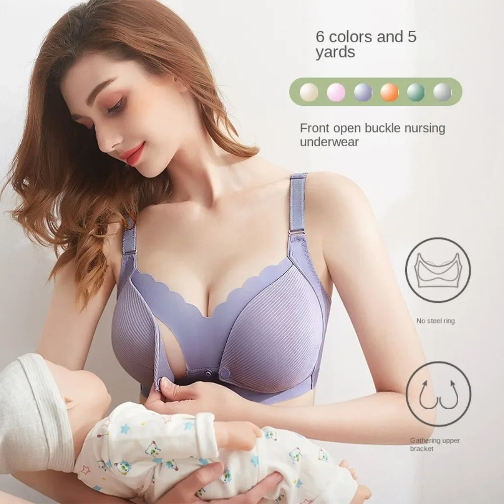 Une mère allaitant tendrement son bébé tout en portant un soutien de grossesse et d'allaitement à boucle plume poids léger ouvert sur le devant conçu pour le confort et la commodité par BABY PREMA.
