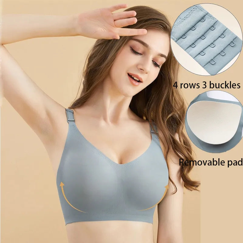 Une femme démontre le confort et l'adaptabilité d'un soutien-gorge de sport de maternité sans couture BABY PREMA, doté de quatre rangées de trois boucles pour un ajustement personnalisé et de coussinets amovibles pour plus de commodité.