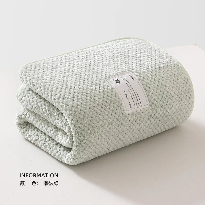 Plié BABY PREMA Lange Couverture Bébé 105X105cm Couverture en tricot gaufré poids léger sur fond neutre.