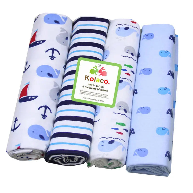 Quatre couvertures de réception en coton roulé avec des motifs nautiques et baleines fantaisistes, parfaites pour bébé dodo, par BABY PREMA.
