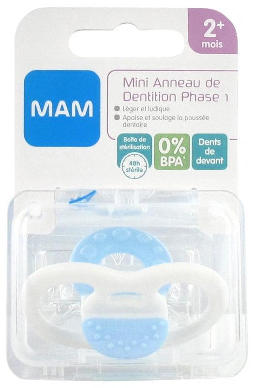 L'anneau de dentition bleu et blanc pour bébé, Anneau de Dentition Phase 1 & 2 Boîte Unitaire de MAM, adapté aux nourrissons âgés de 2 mois et plus, sans BPA et stérilisé dans un emballage scellé, est un accessoire de bébé indispensable.