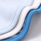 Image en gros plan de trois couches de bords de tissu, soigneusement empilées. Les tissus, parfaits pour le Lot de 3 pièces Bavoirs Bébé de BABY-PREMA, ont des bords bleu clair, blanc et bleu foncé. Les coutures et la texture lisse des tissus en coton sont clairement visibles, ce qui les rend idéaux comme accessoires pour bébés.