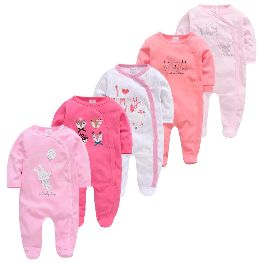 Une collection de cinq combinaisons bébé colorées aux designs et motifs variés, adaptées aux nourrissons et aux bébés prématurés - Lot de 5 Pyjama Bébé Coton par BABY PREMA.