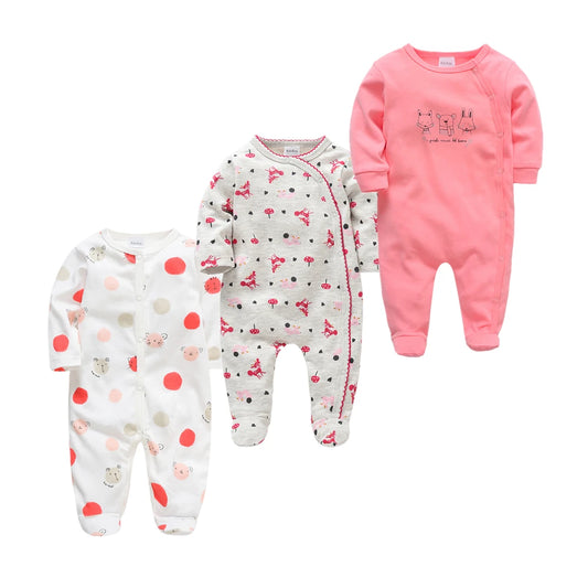 Trois adorables Lot de 3 Pièces Pyjama Bébé Confort pour bébé en divers motifs et couleurs, parfaitement disposés pour un choix de garde-robe mignon et confortable de BABY PREMA.
