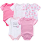 Cinq bodys en coton à manches courtes BABY PREMA pour bébés filles avec divers motifs, notamment des étoiles, des cœurs et un visage de lapin, présentés dans des couleurs rose tendre et blanc.