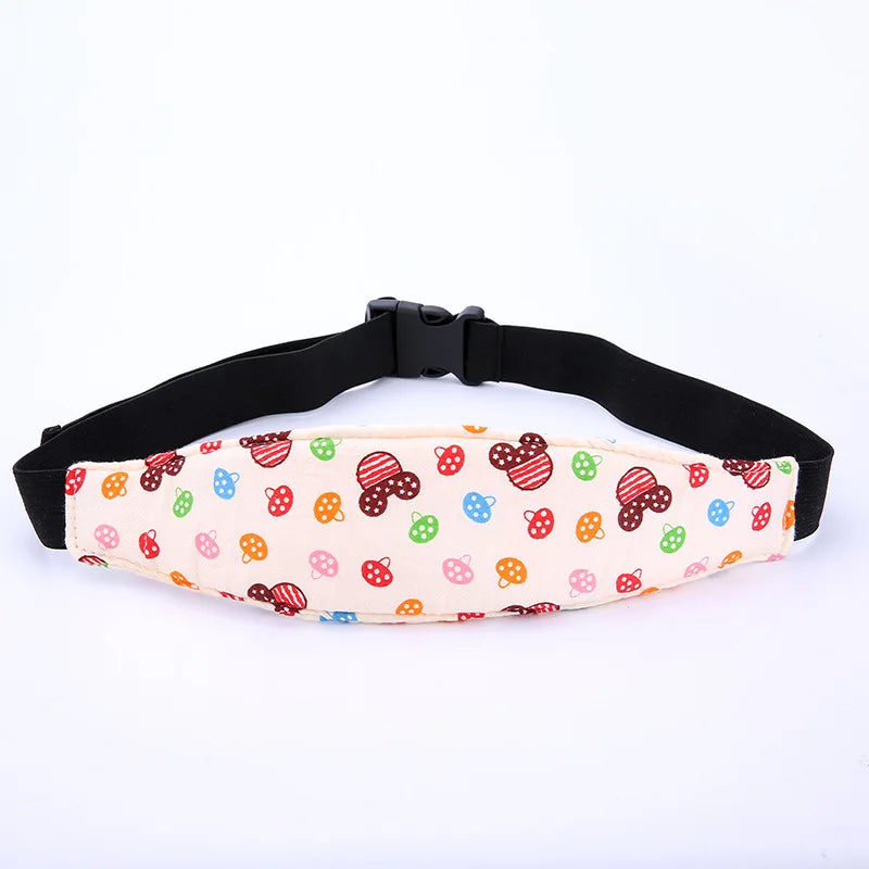 Sac banane à motif avec imprimé champignon coloré sur fond blanc, conçu comme une Ceinture de Fixation réglable pour Bébé par BABY PREMA, doté d'une bandoulière réglable noire avec une boucle en plastique.