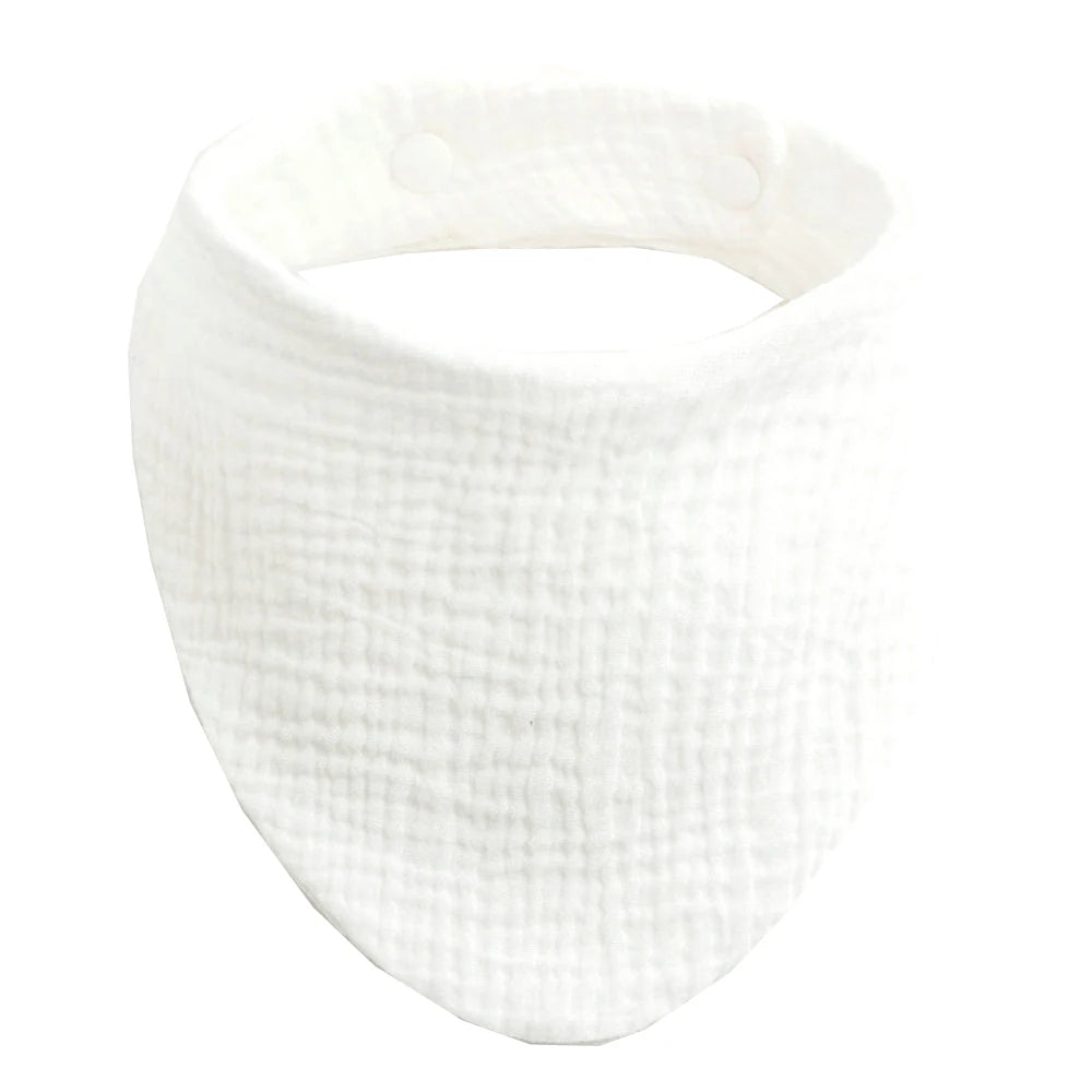 Une minerve en tissu blanc pour l'hygiène de bébé sur fond blanc.
Nom du produit: BABY PREMA Bavoir 100% Coton pour Bébés | Douceur et praticité au quotidien