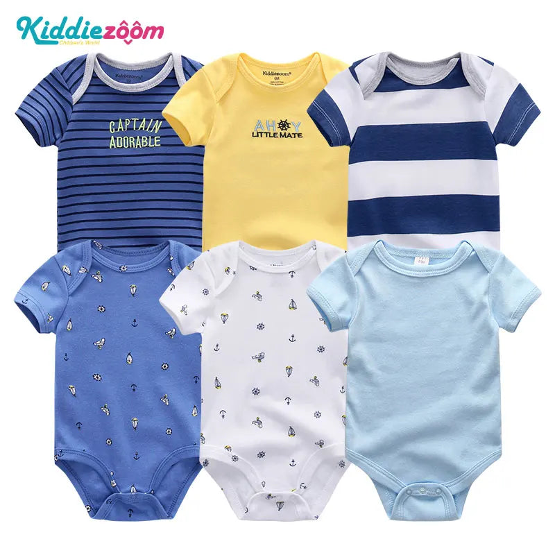 Six Lot de 6 Pièces Body Coton Bébé de différentes couleurs et motifs, dont des rayures bleues, un bleu clair uni, du jaune avec le texte "AHOY LITTLE MATE" et du blanc avec de petits imprimés, disposés en deux rangées de trois. Ces body manches courtes BABY PREMA sont parfaits pour le confort de votre tout-petit au quotidien.