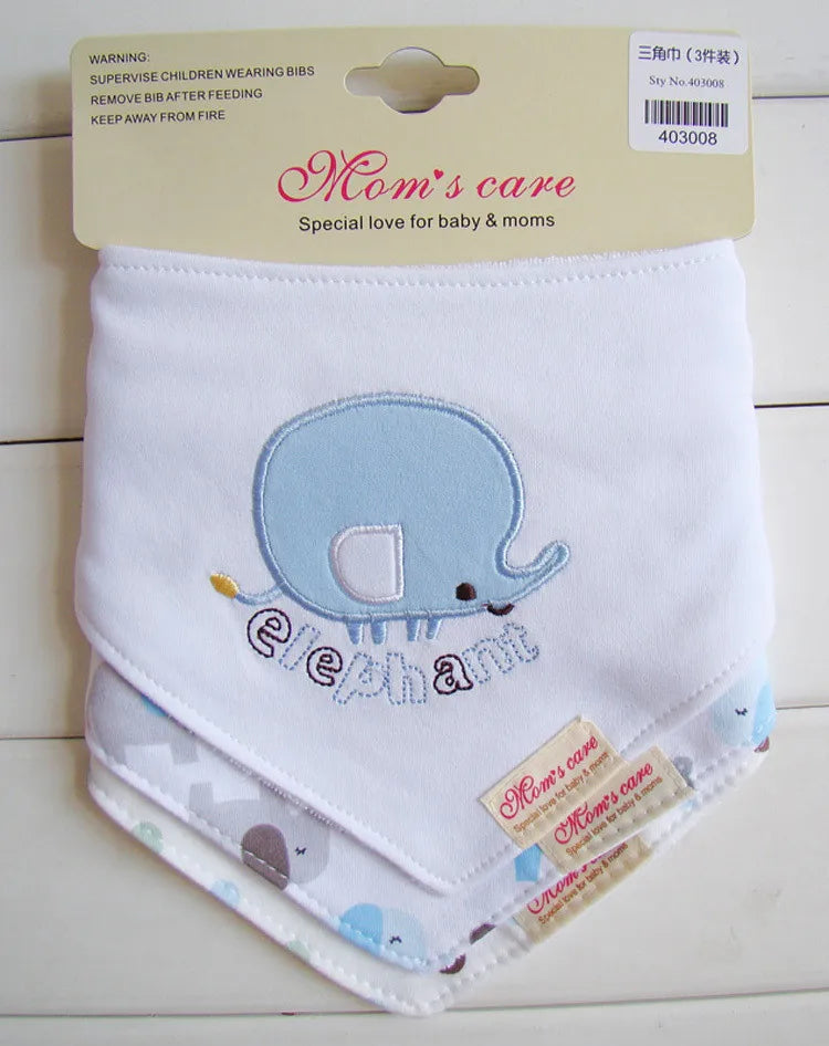 Un ensemble emballé de bavoirs pour bébé, étiqueté « Soins de maman – Un amour spécial pour bébé et les mamans », est présenté. Le bavoir supérieur est blanc avec un éléphant bleu brodé et le mot « éléphant » en dessous. Le pratique Lot de 3 Bavoirs 100% Coton de BABY-PREMA comporte des étiquettes décoratives en bas pour plus de charme.