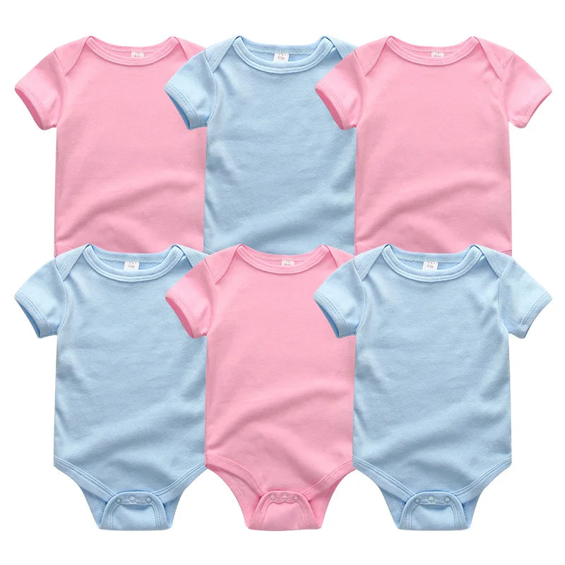 Lot de 6 Pièces Body Coton Bébé de BABY PREMA, trois roses et trois bleues, disposées sur deux rangées. Chaque combinaison, faite de coton doux, a des manches courtes et des fermetures à boutons-pression au bas. Idéals comme vêtements pour bébé, ces bodys en coton assurent le confort de votre tout-petit.