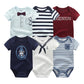 Ce délicieux Lot de 6 Pièces Body Coton Bébé de BABY PREMA comprend six grenouillères pour bébé dans divers motifs, tels que des rayures, des couleurs unies et des motifs fantaisistes avec des phrases. Le doux Lot de 6 Pièces Body Coton Bébé se décline dans une gamme de couleurs charmantes comme le bleu, le blanc, le marron et le bleu marine.