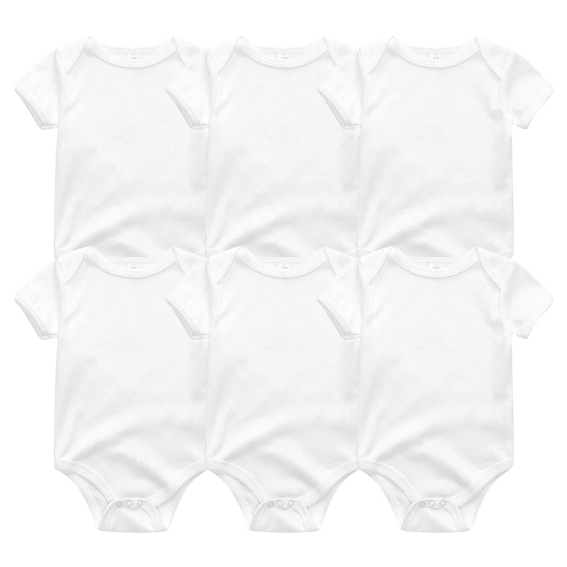 Six bodys pour bébé à manches courtes blancs unis disposés en grille sur un fond blanc uni. Ce Lot de 6 Pièces Body Coton Bébé de BABY PREMA est parfait pour les essentiels de la garde-robe de votre tout-petit.