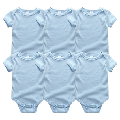 Six combinaisons bébé bleu clair à manches courtes sont disposées côte à côte en deux rangées de trois, mettant en valeur un Lot de 6 Pièces Body Coton Bébé de BABY PREMA en coton doux et respirant.