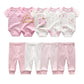 Une collection de vêtements pour bébé *Kit Ensemble Body Pantalons Bébé* de *BABY PREMA* comprenant six tenues aux couleurs pastel. La rangée supérieure comprend des combinaisons roses et blanches avec divers imprimés comme des cœurs, des étoiles, des lapins et le texte « So Sweet ». La rangée du bas présente des pantalons assortis avec des motifs tels que des rayures, des cœurs et des pois en coton doux et respirant.