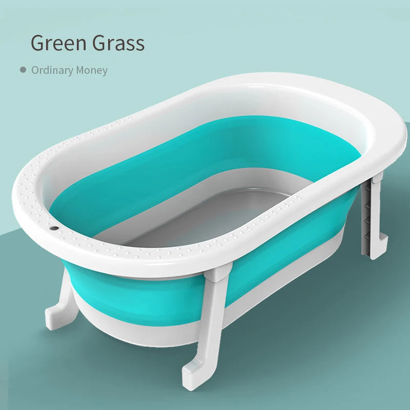 Une Baignoire pliable moderne en silicone pour Bébé en blanc et bleu sarcelle, dotée d'un design compact pour un gain de place pratique, étiquetée avec les expressions « herbe verte » et « argent ordinaire », indiquant le nom du produit et BABY PREMA.