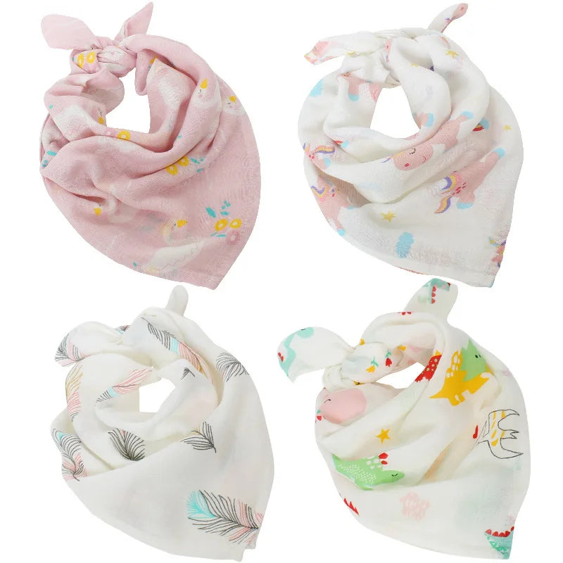 Un ensemble de quatre jolis bavoirs bandana pour bébé avec divers motifs, dont des animaux et des dodo, affichés sur un fond blanc de BABY PREMA.