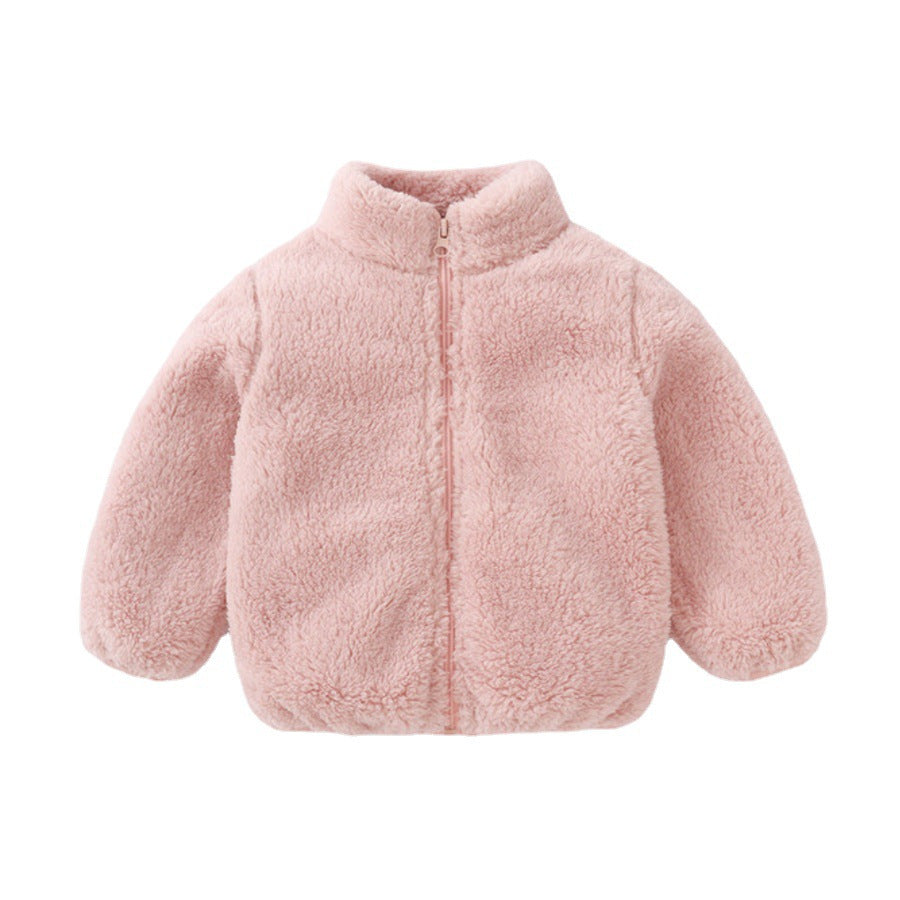 Veste gilet en polaire rose confortable pour tout-petits avec un col haut et une fermeture éclair sur toute la longueur sur le devant, conçue pour les bébés prématurés par BABY PREMA.