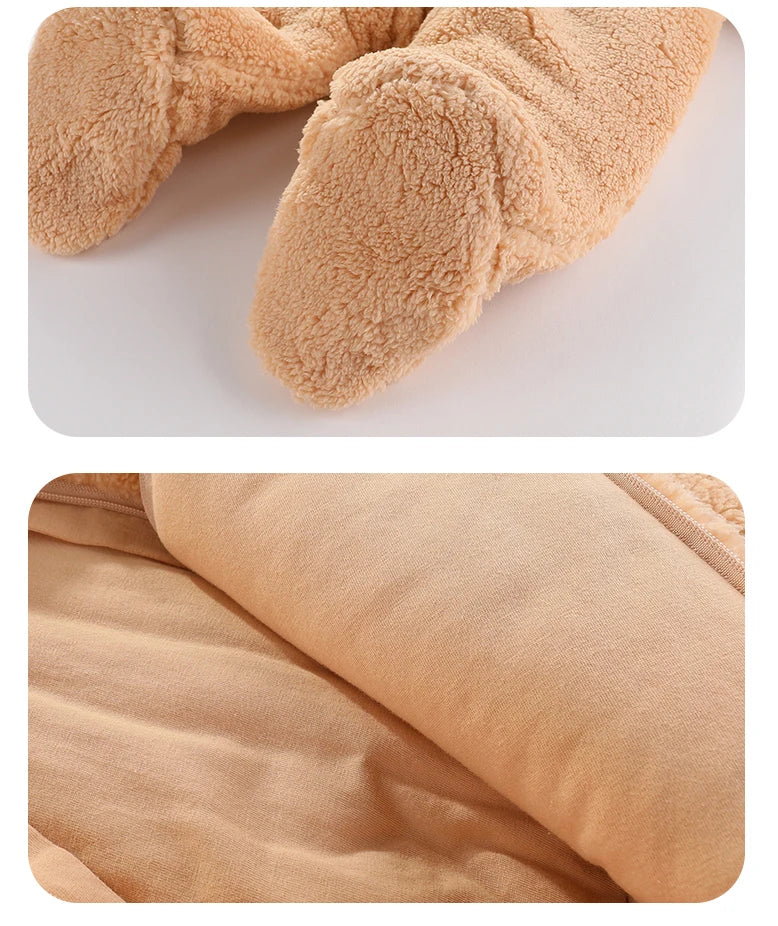 Deux images en gros plan d'un tissu doux et moelleux : l'image du haut montre un matériau texturé beige en forme de croissant, conçu pour la Barboteuse à Capuche | Combinaison Epaisse Bébé, et l'image du bas affiche un