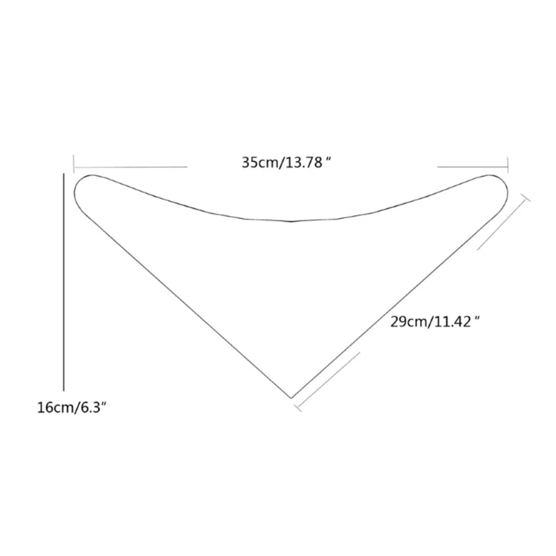 Un dessin au trait d'un tissu triangulaire ou d'un bandana aux extrémités arrondies, dimensions annotées. La largeur supérieure est étiquetée de 35 cm (13,78 pouces), la hauteur est de 16 cm (6,3 pouces) et la largeur inférieure est de 29 cm (11,42 pouces). Parfait pour BABY-PREMA Bavoirs en mousseline de coton pour bébé, offrant des vêtements de protection en délicate mousseline de coton.