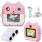 Un appareil photo instantané rose et blanc avec un charmant motif de chat, parfait comme Appareil photo Polaroid | Pour Enfants Mini. La vue avant présente une photo imprimée tandis que l'écran arrière, trois rouleaux de papier, un câble USB et un câble de chargement soulignent sa praticité pour capturer des souvenirs avec impression instantanée. Marque : BÉBÉ PREMA.