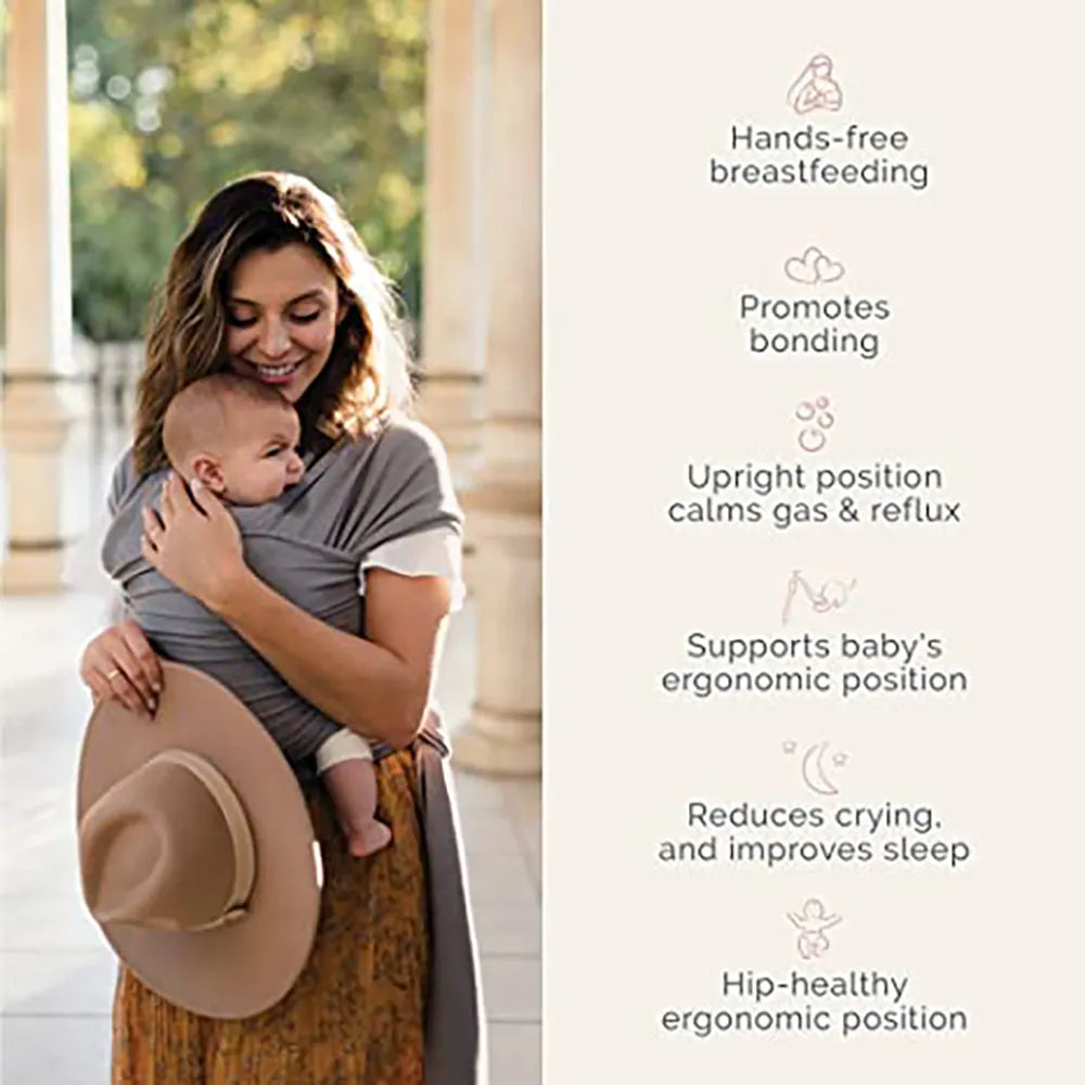 Une femme souriante embrassant et allaitant son bébé prématuré dans une écharpe BABY PREMA Echarpe de Portage de Bébé Confortable & Doux, avec les avantages de l'allaitement mains libres mis en évidence, tels que la promotion du lien, l'apaisement des gaz et du reflux, favorisant l'ergonomie du bébé