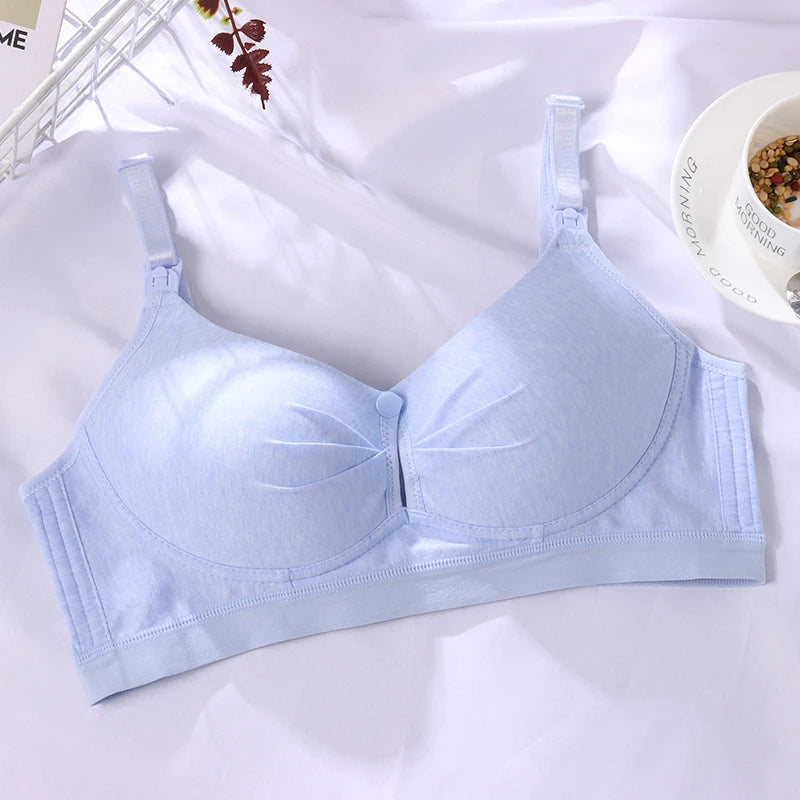 Soutien d'Allaitement en Coton Bio Soutien-gorge de maternité de BABY PREMA présenté sur une surface blanche avec des plantes décoratives et un bol en arrière-plan.