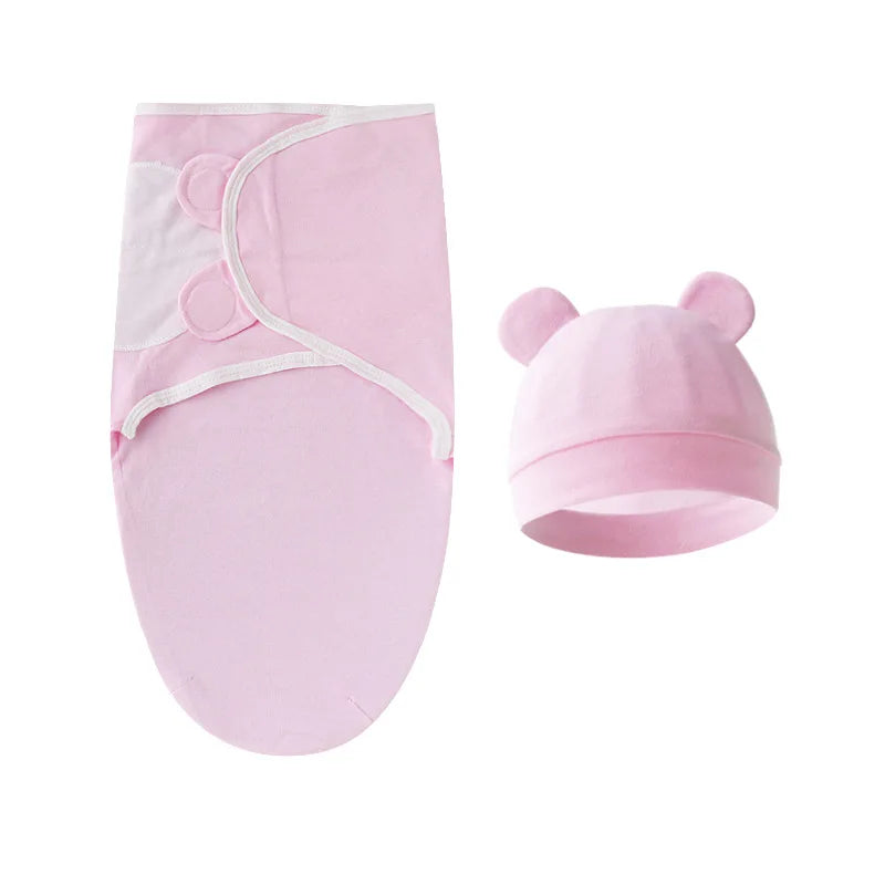 Une couverture d'emmaillotage rose pour bébé avec un bonnet assorti orné de jolies petites oreilles, conçu pour être léger pour votre enfant.
Nom du produit : Ensemble Gigoteuse Couverture Ajustable | 100% Coton Pour Bébé
Nom de marque: BÉBÉ PREMA