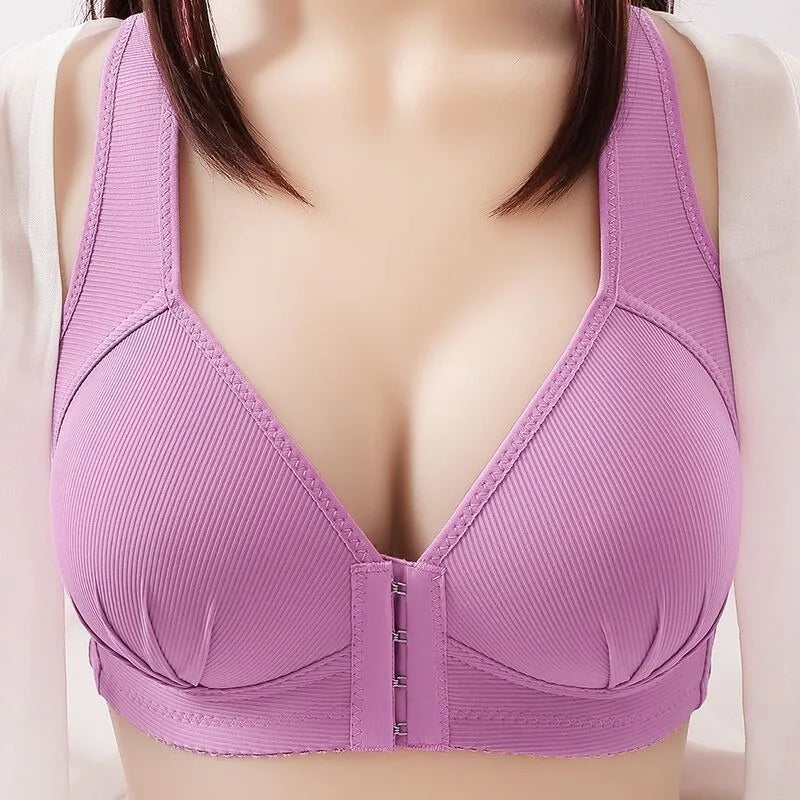 Gros plan d'un soutien-gorge de sport de maternité Soutien Allaitement de qualité violet sur un mannequin BABY PREMA.