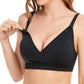 Une femme ajustant la bretelle de sa bralette légère noire BABY PREMA Soutien Allaitement & Maternité Parfait Maintien.