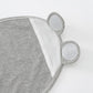 Un tapis de souris Gigoteuse Ajustable Coton pour Bébé en tissu gris avec repose-poignets intégrés conçus pour ressembler à des oreilles de souris, offrant le confort BABY PREMA.