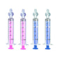 Quatre seringues Lavage de Nez Bébé avec différents niveaux de liquide, chacune avec un piston de couleur différente : rose, violet, bleu et bleu bébé de BABY PREMA.