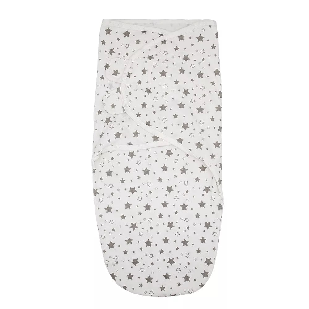 Une Couverture Bébé Cocoon 100% Coton avec fermetures ajustables sur un fond blanc de la marque BABY PREMA.