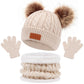 Ensemble d'accessoires d'hiver douillet comprenant un Ensemble 3Pièces Bonnet Gants pour Bébé de BABY PREMA, qui comprend un bonnet en tricot avec double pompons, une écharpe chaude à boucle et une paire de gants, tous assortis dans une couleur beige douce pour bébé.