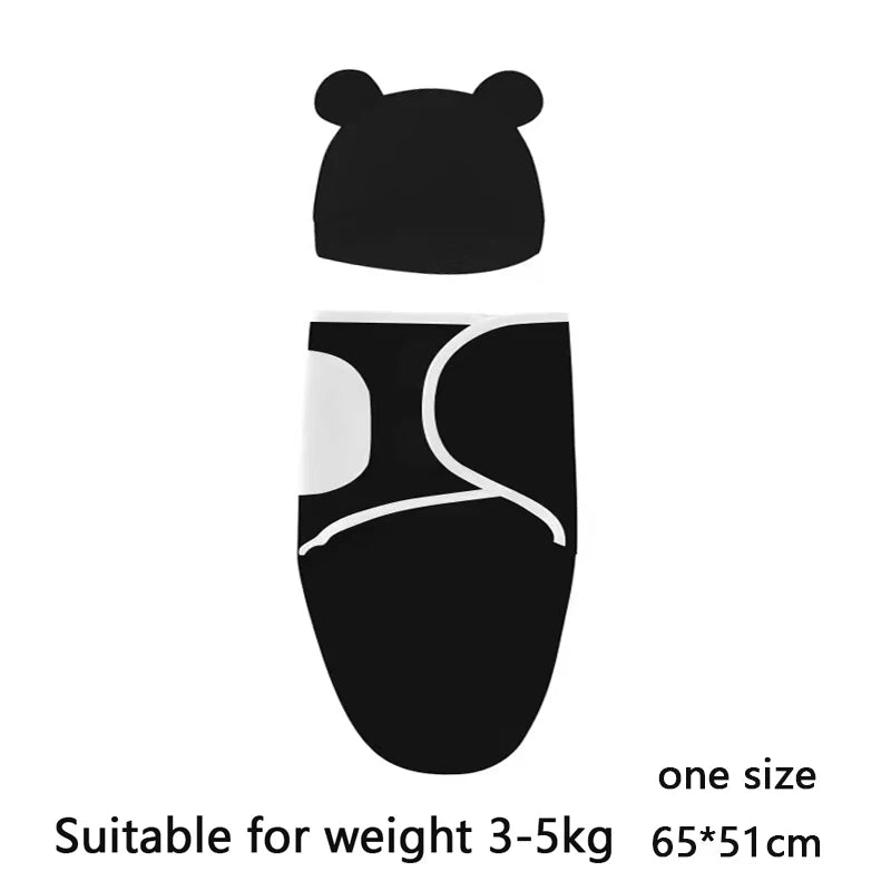 Une illustration graphique en noir et blanc de la Couverture Emmaillotage Bébé ou Gigoteuse conçue pour ressembler à un panda, indispensable à l'hygiène de bébé. Il comprend des spécifications de taille et de poids : convient aux bébés pesant. Nom de marque: BÉBÉ PREMA