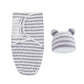 Une Gigoteuse Ajustable Coton pour Bébé à rayures grises et blanches avec un bonnet assorti orné de jolies petites oreilles, conçue pour un bébé prématuré par BABY PREMA.