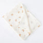 Un doux article bébé, une Couverture Emmaillotage en coton pour Bébé de la marque BABY PREMA avec un mignon motif d'ours panda sur un fond blanc.